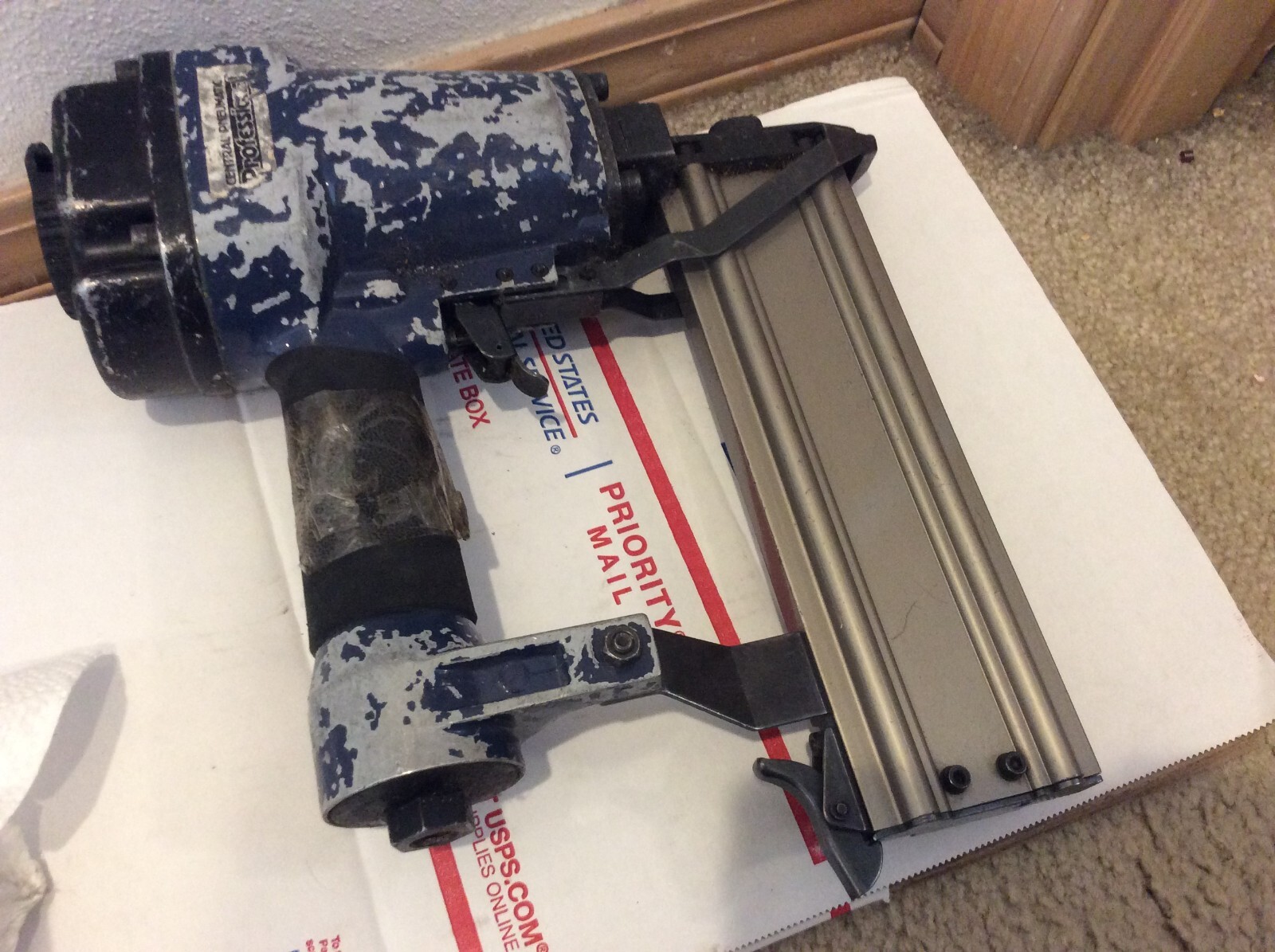 Central Pneumatic Professional Concrete T Nailer 90342 (FOR PARTS OR REPAIR)
