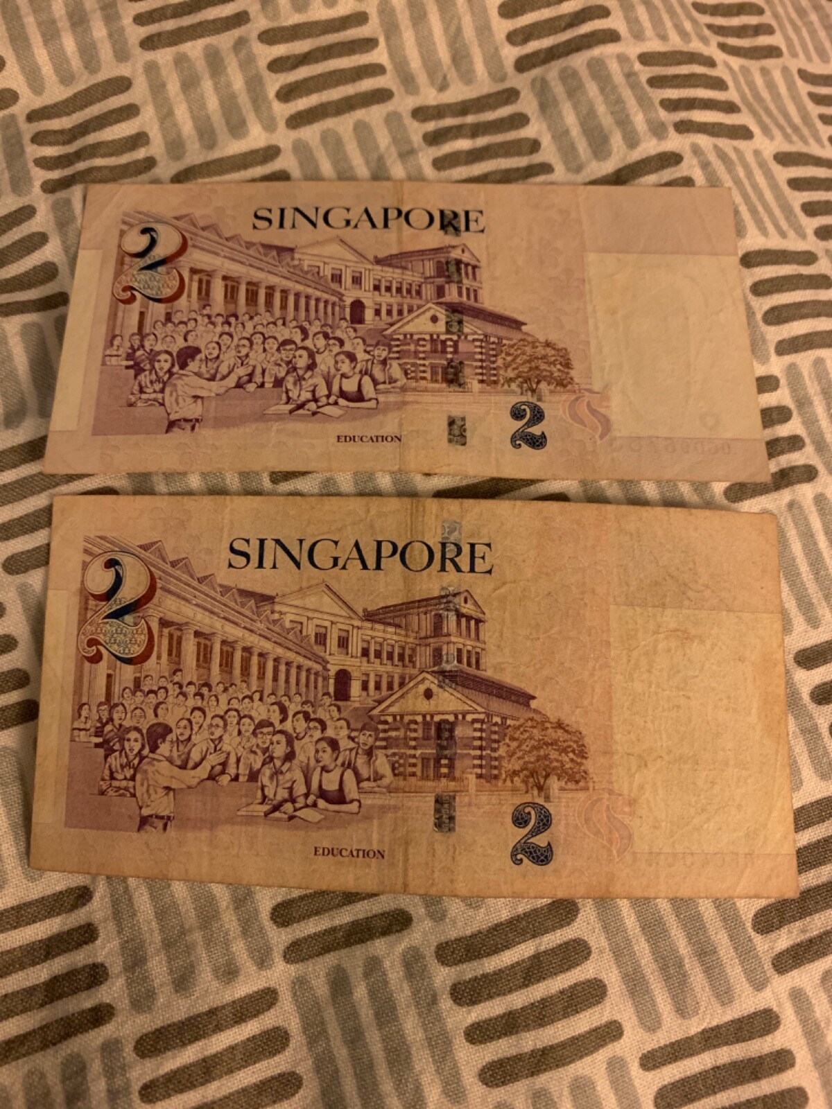 SINGAPORE 2 DOLLAR BANKNOTES IN GREAT CONDITION