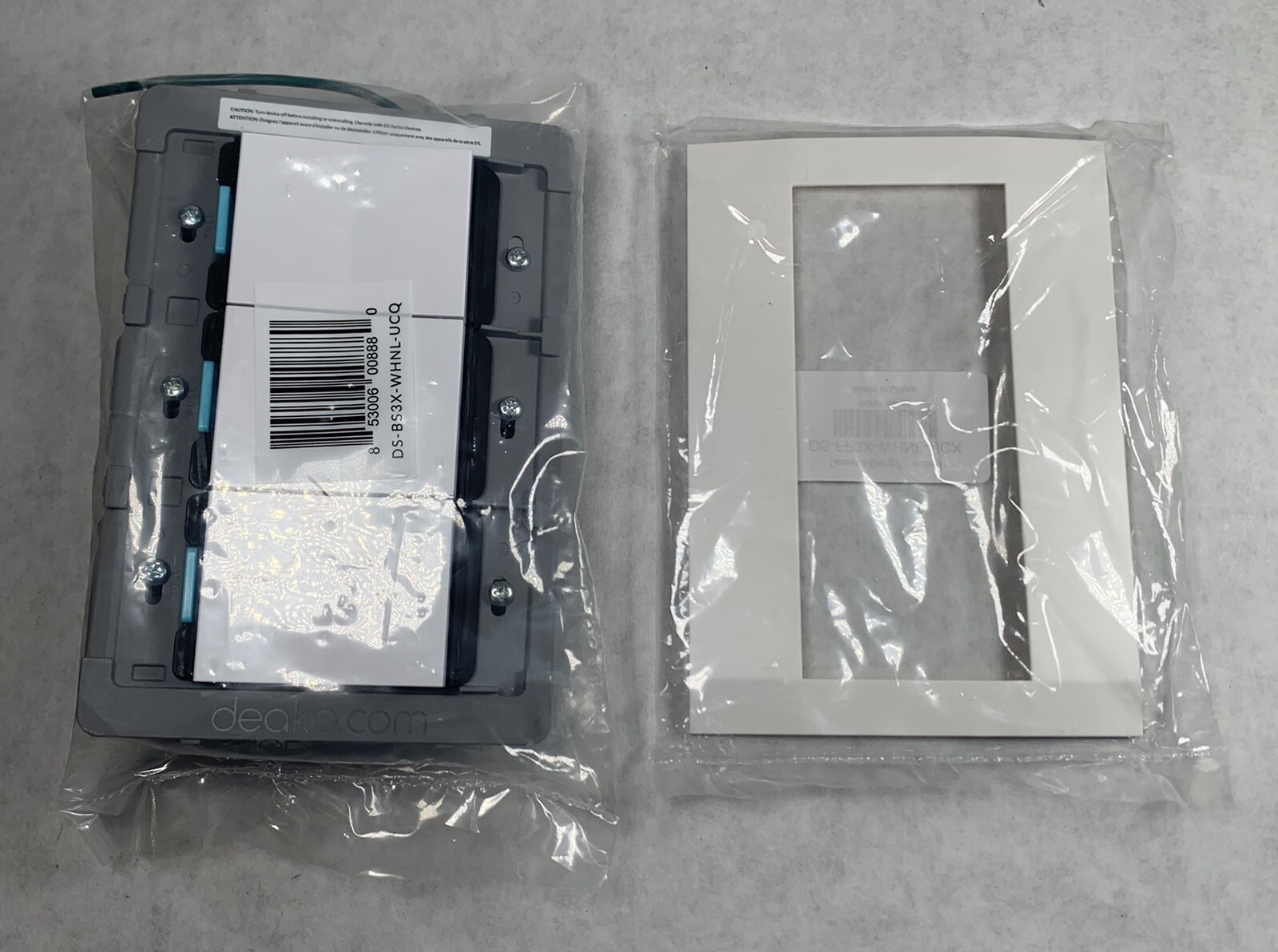 NEW Deako 3-Gang Backplate and Faceplate, Simple Rocker Switch, DS-BS3X-WHNL-UCQ