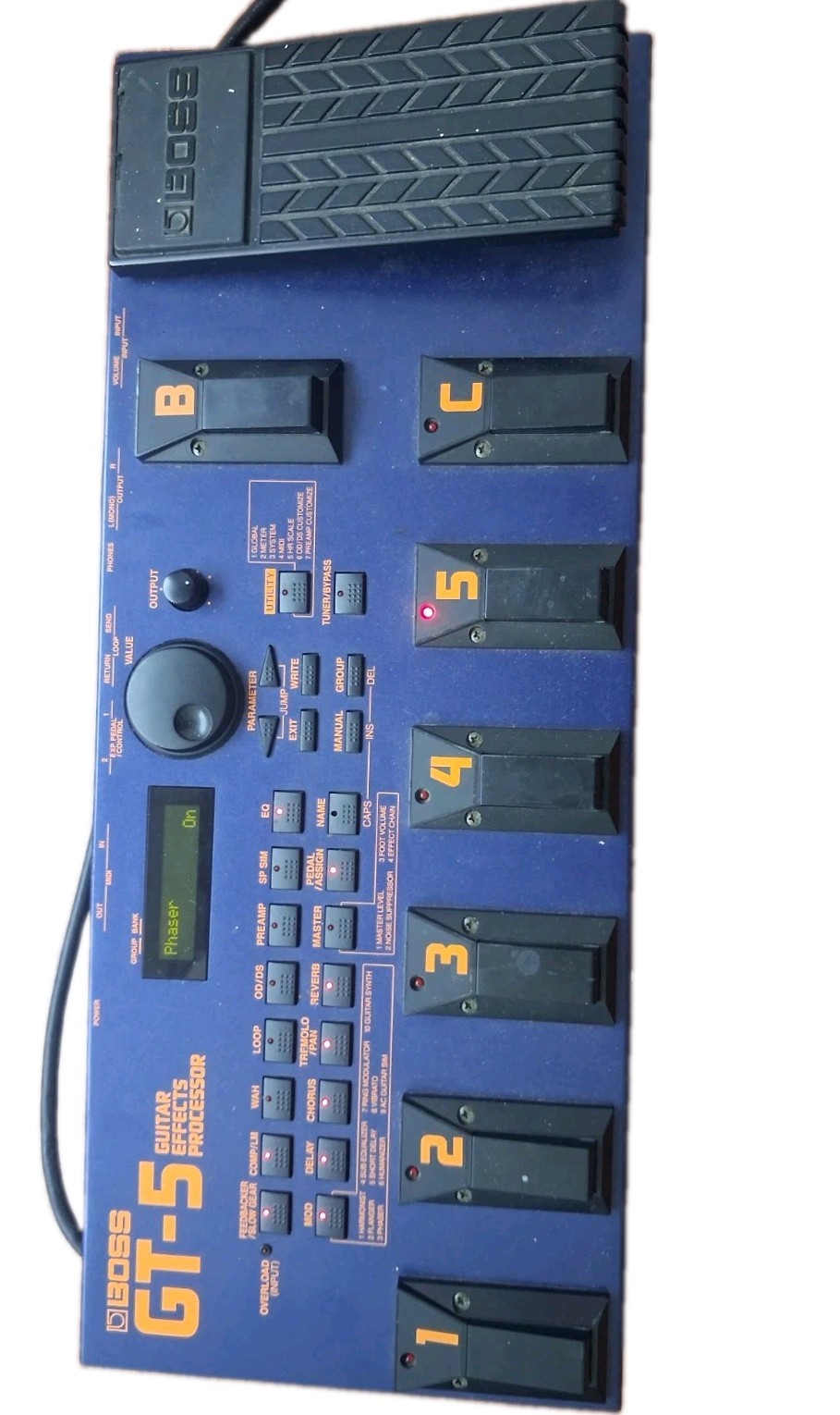 BOSS GT-5 MULTI-EFFECTS PEDAL - MADE IN JAPAN - Power Supply Inluded