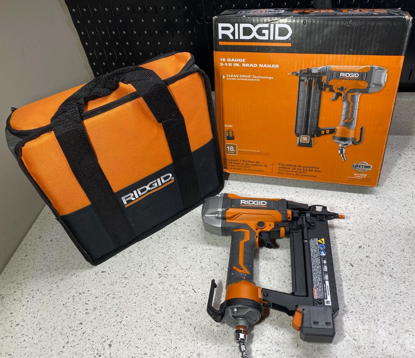 Ridgid R213BNF  high performance Cordless 18-Gauge 2-1/8"  Brad Nailer An-10