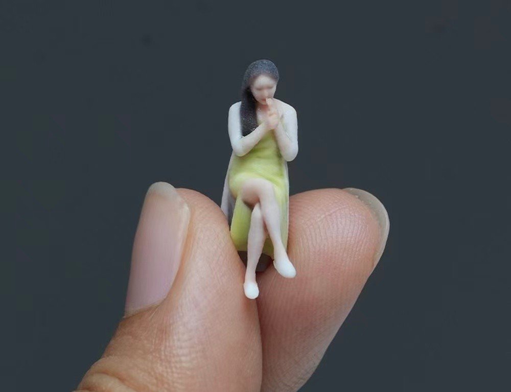 BN 1:64 Painted Figure Model Miniature  Diorama Smoking Sitting Posture Girl