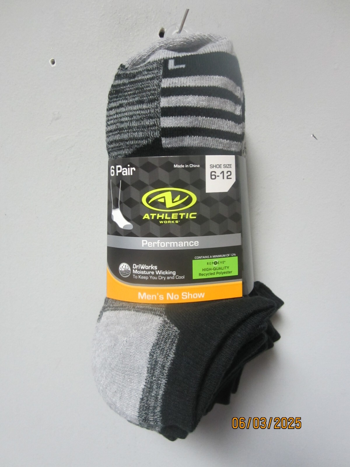 Athletic Works Men's 6-Pair Black/White No Show Socks Shoe Size 6-12