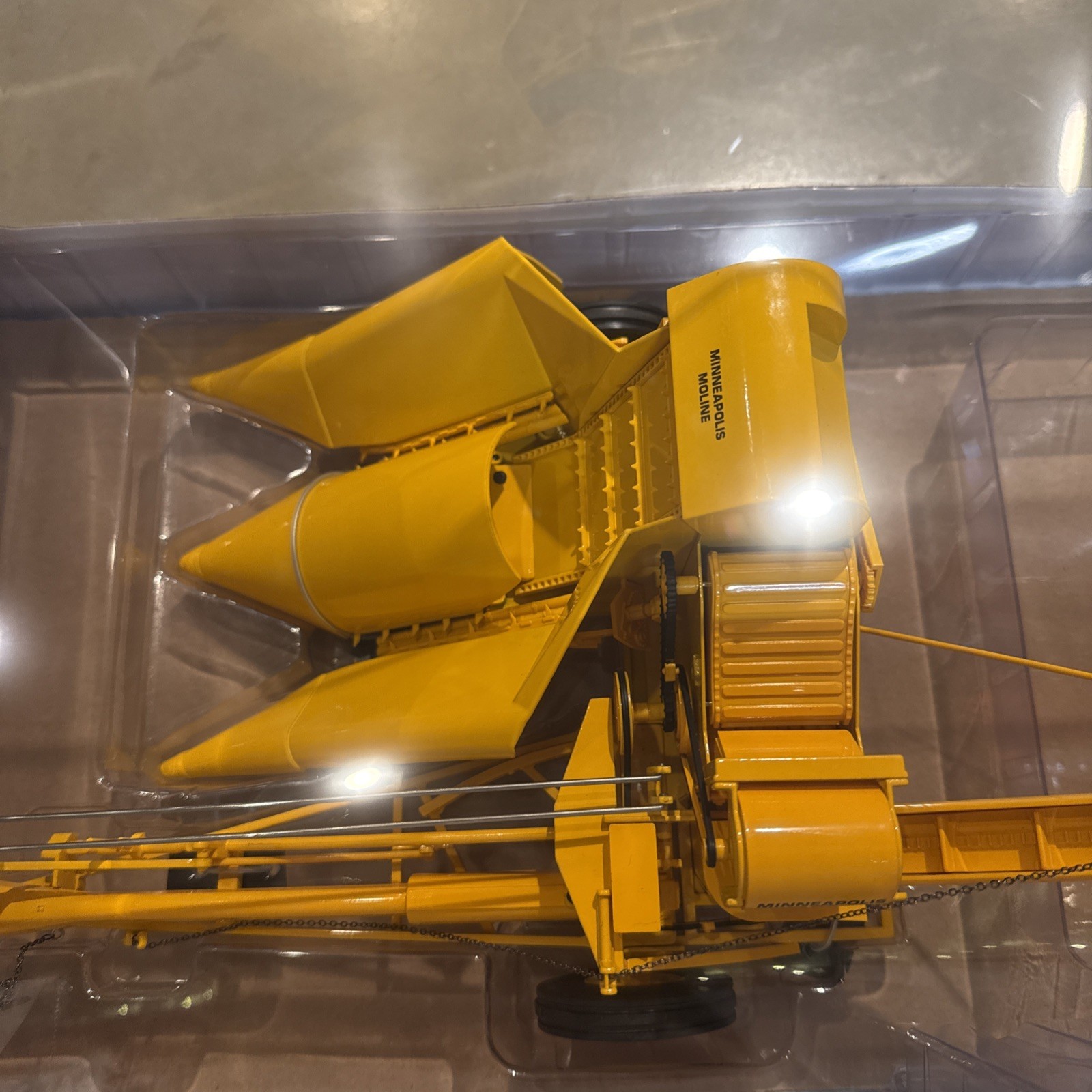 SpecCast Minneapolis Moline H320 Pull Type Corn Picker 1/16 SCT994