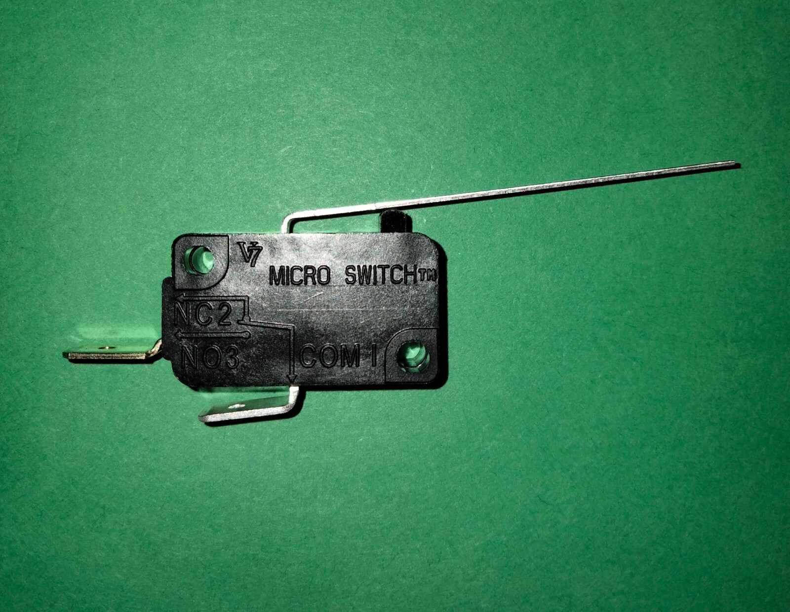 Honeywell V7-2B29E9-048 Miniature Basic Switch 11 A @ 277V, 1 NO Contact.