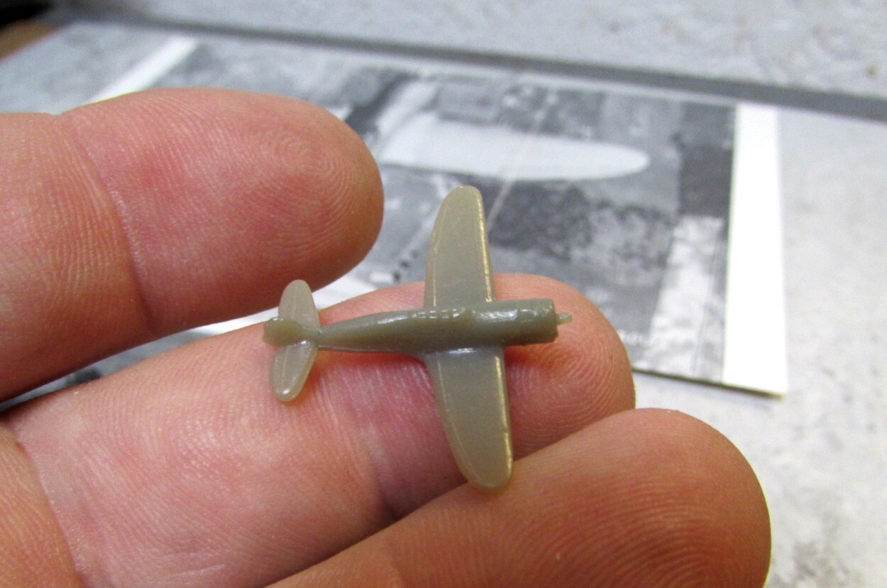 WWII plane recognition plastic plane, ID Card & Photograph, P-47 Thunderbolt