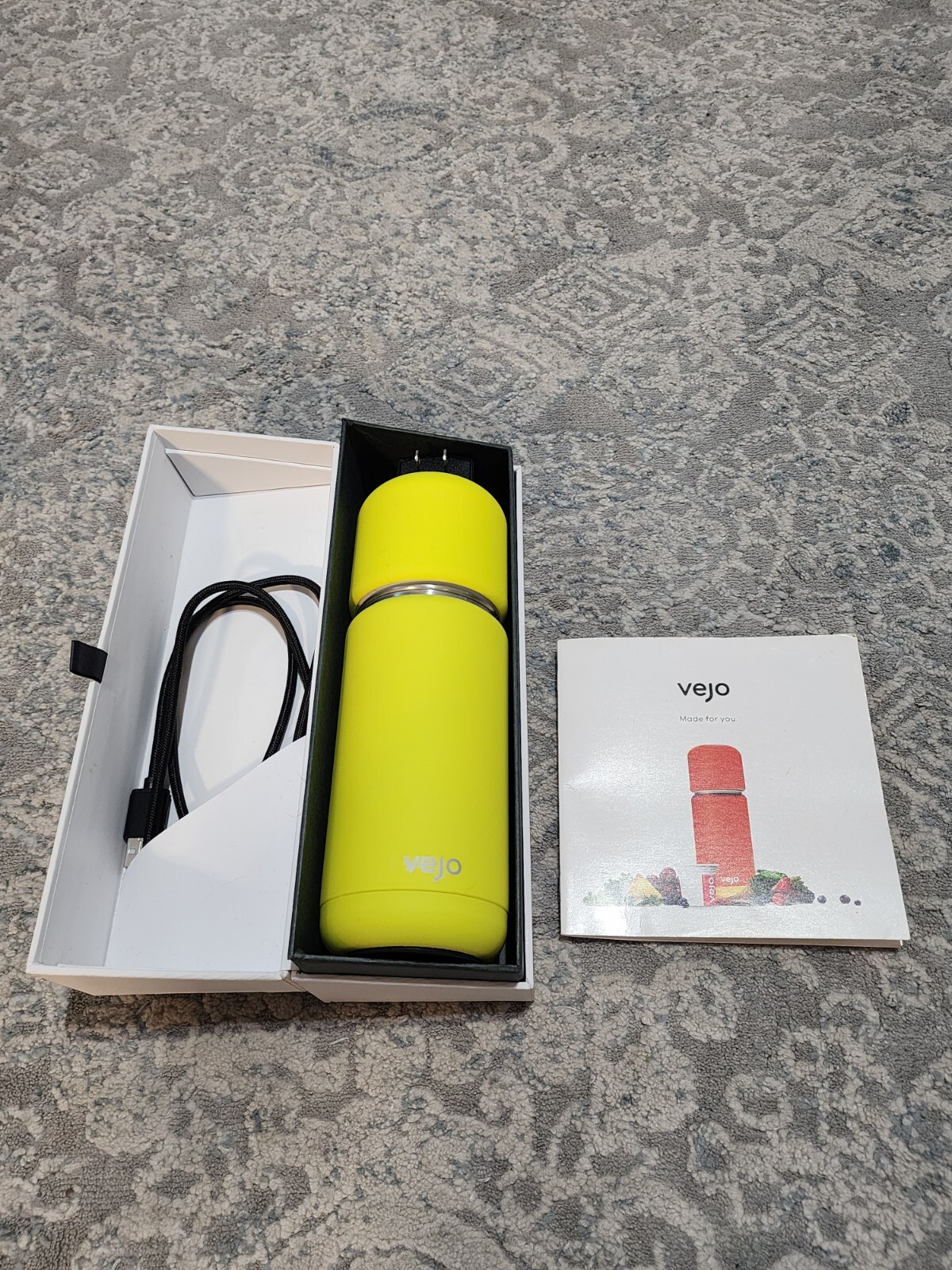 VEJO Moble Rechargeable Personal Belnder Model 1823 NEON YELLOW COLOR
