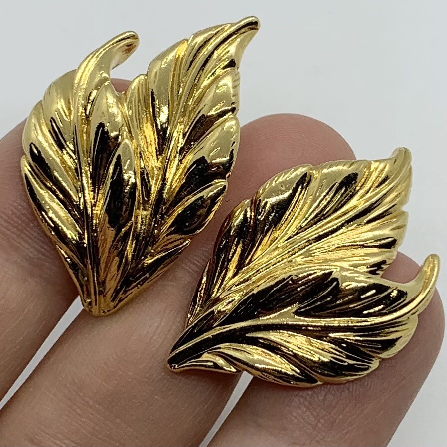 VTG ESTATE NOUVEAU LARGE LEAVES SHINY GOLDTONE CLIMBER CLIP STATEMENT EARRINGS