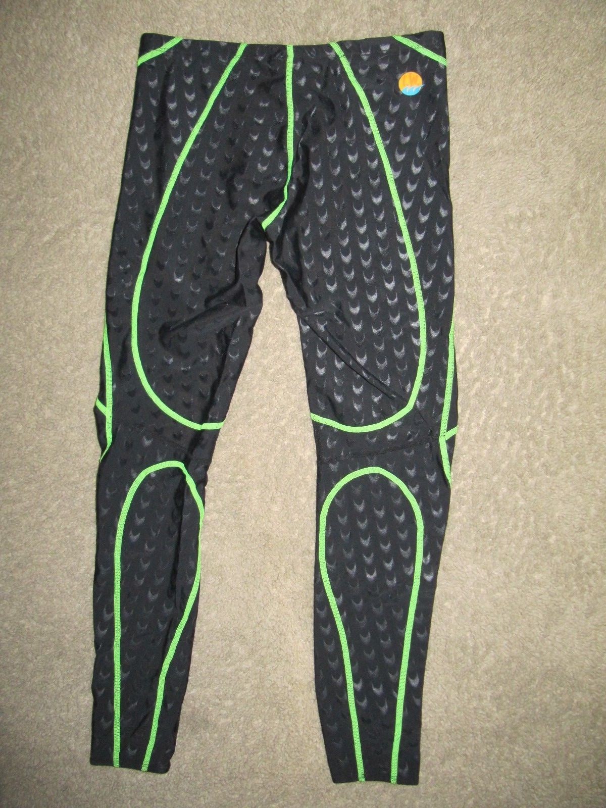 Island Wear Compression Capri Tights - Womens M (36)