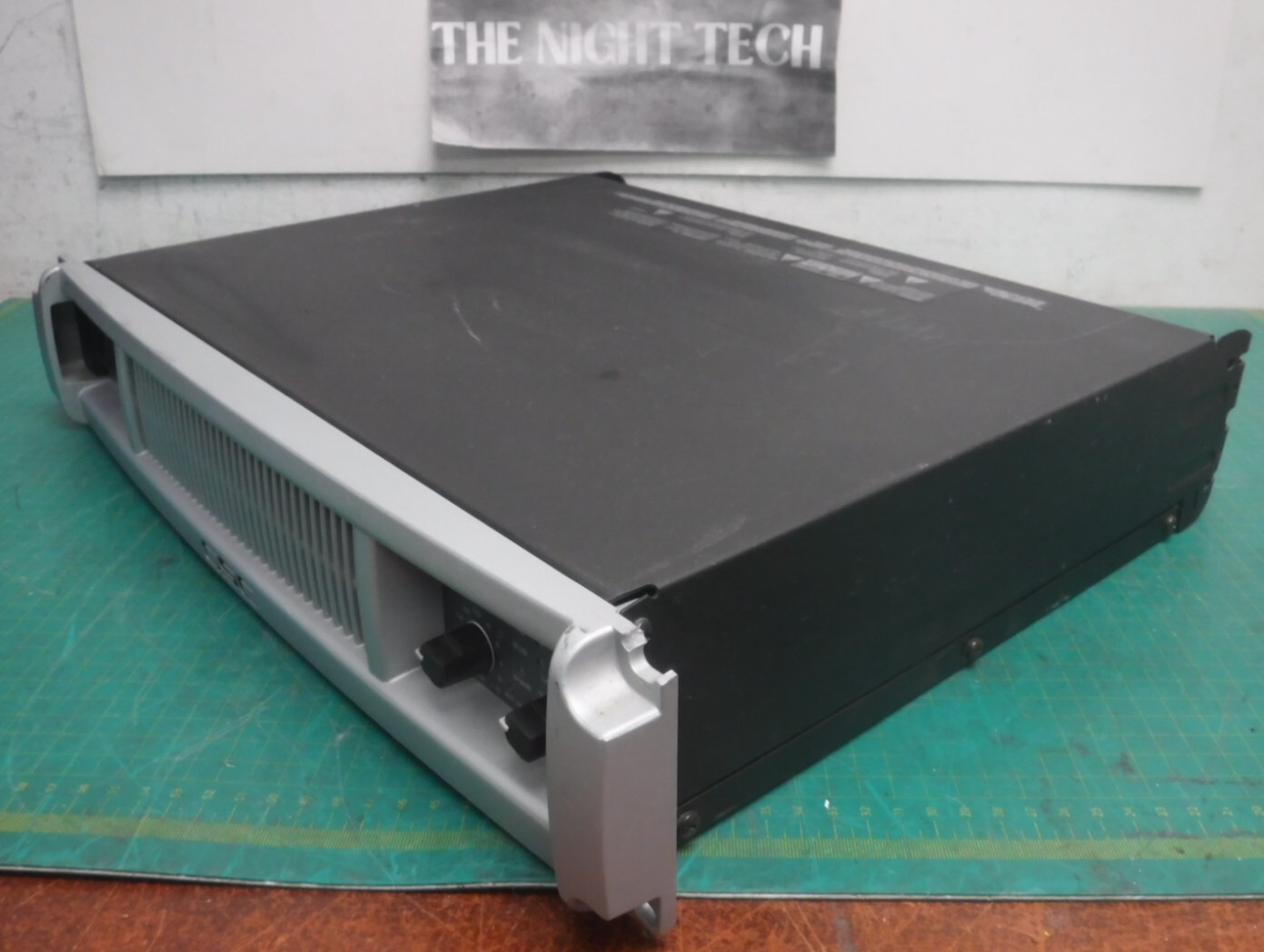 QSC PLX1802 PROFESSIONAL 1800 WATT POWER AMPLIFIER