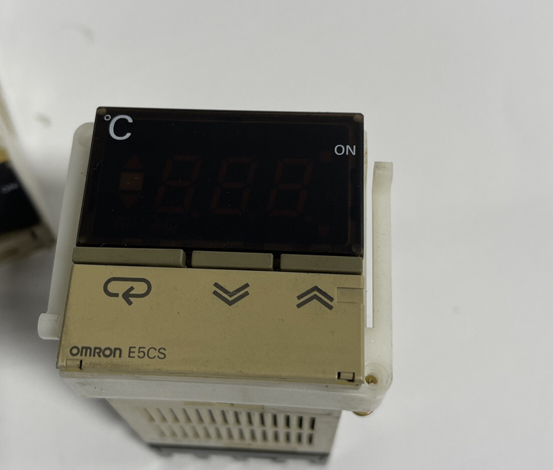 Lot Of 2 Omron E5CS-RKJ Temperature Controller
