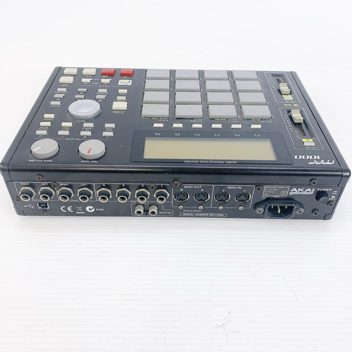 AKAI MPC1000 Stereo 64-Track Sequencer Sampler Sampling Machine Tested Japan