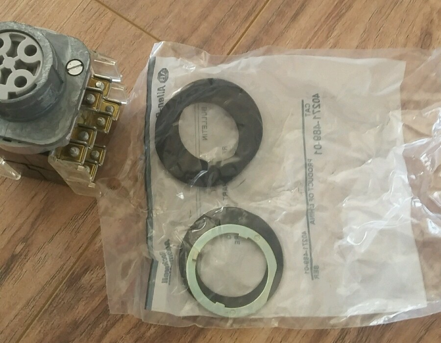 Allen Bradley Selector Switch 800T 30mm