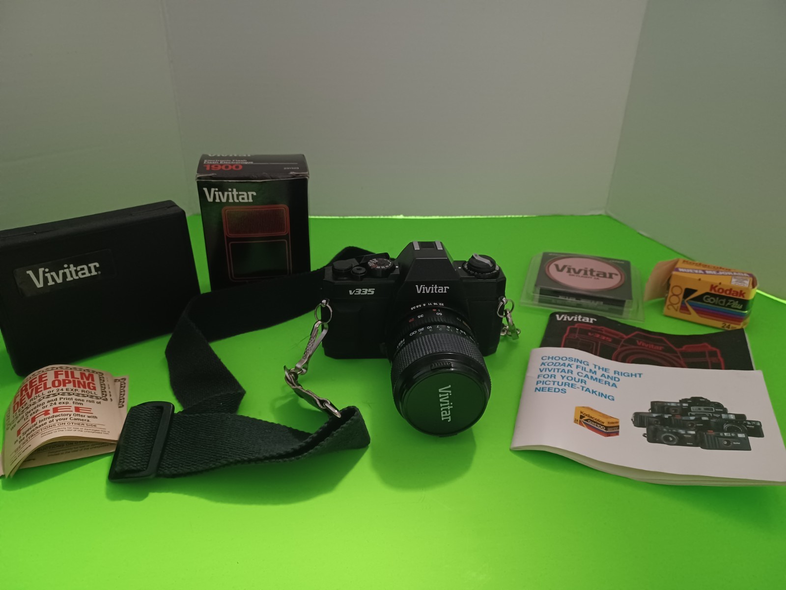 Vivitar V335 35mm SLR film camera  w/zoom lens.