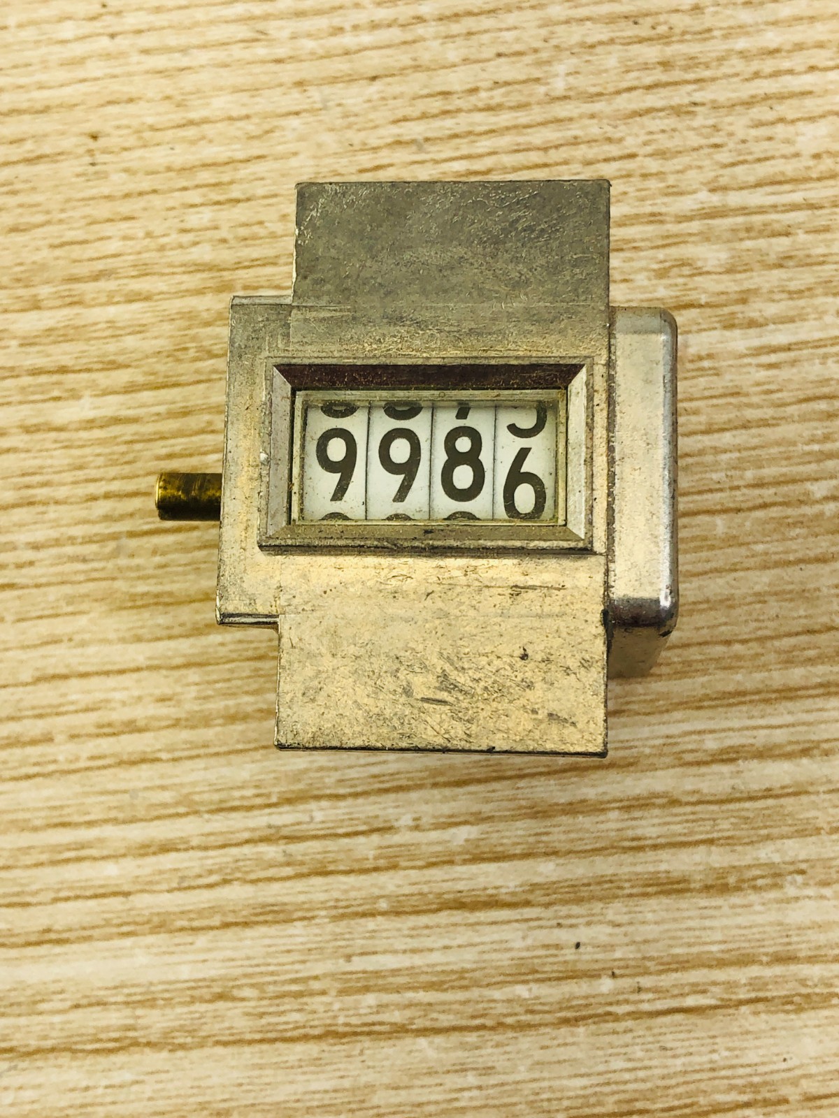 Vintage 4-Digit Veeder Root Mechanical Counter ~ Works Nicely ~ E-114124