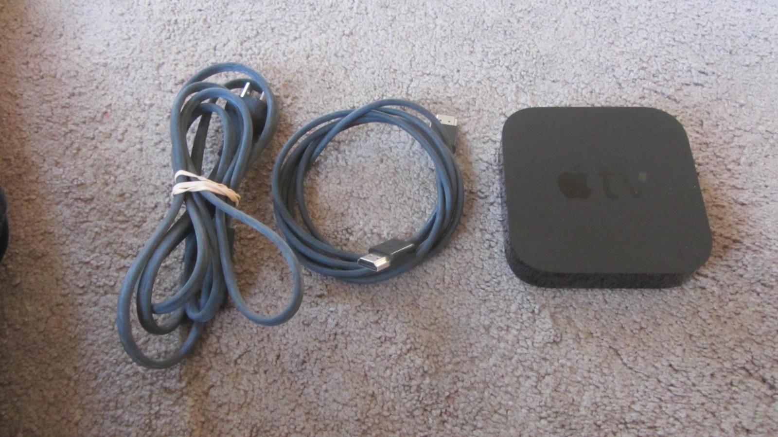 Apple TV  Model A1427 with cords
