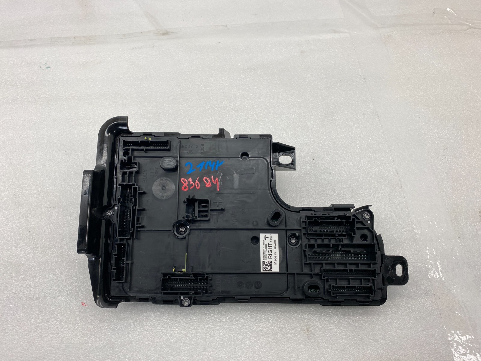 ⭕20-24 Tesla Model Y Right Low Voltage Controller Electronic Module 1497846-00-F