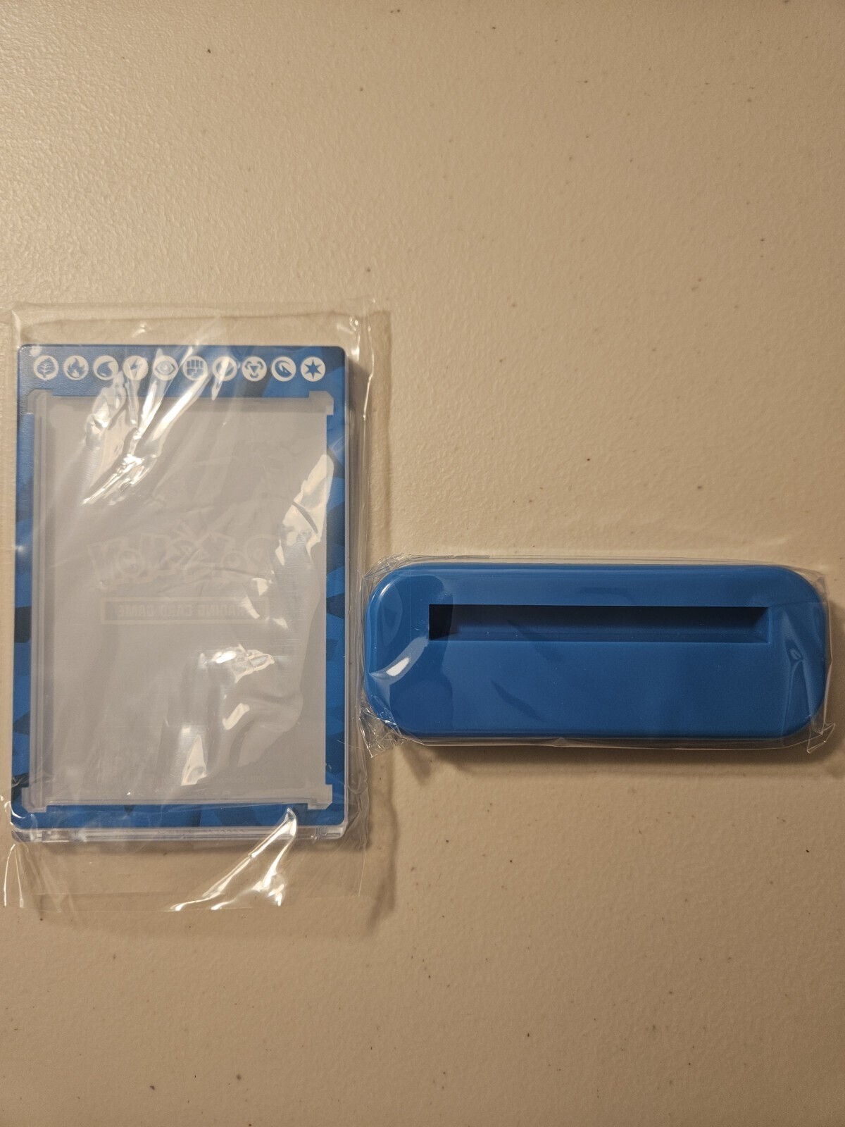 Pokemon Gyarados Magnetic Card Holder with Display Stand