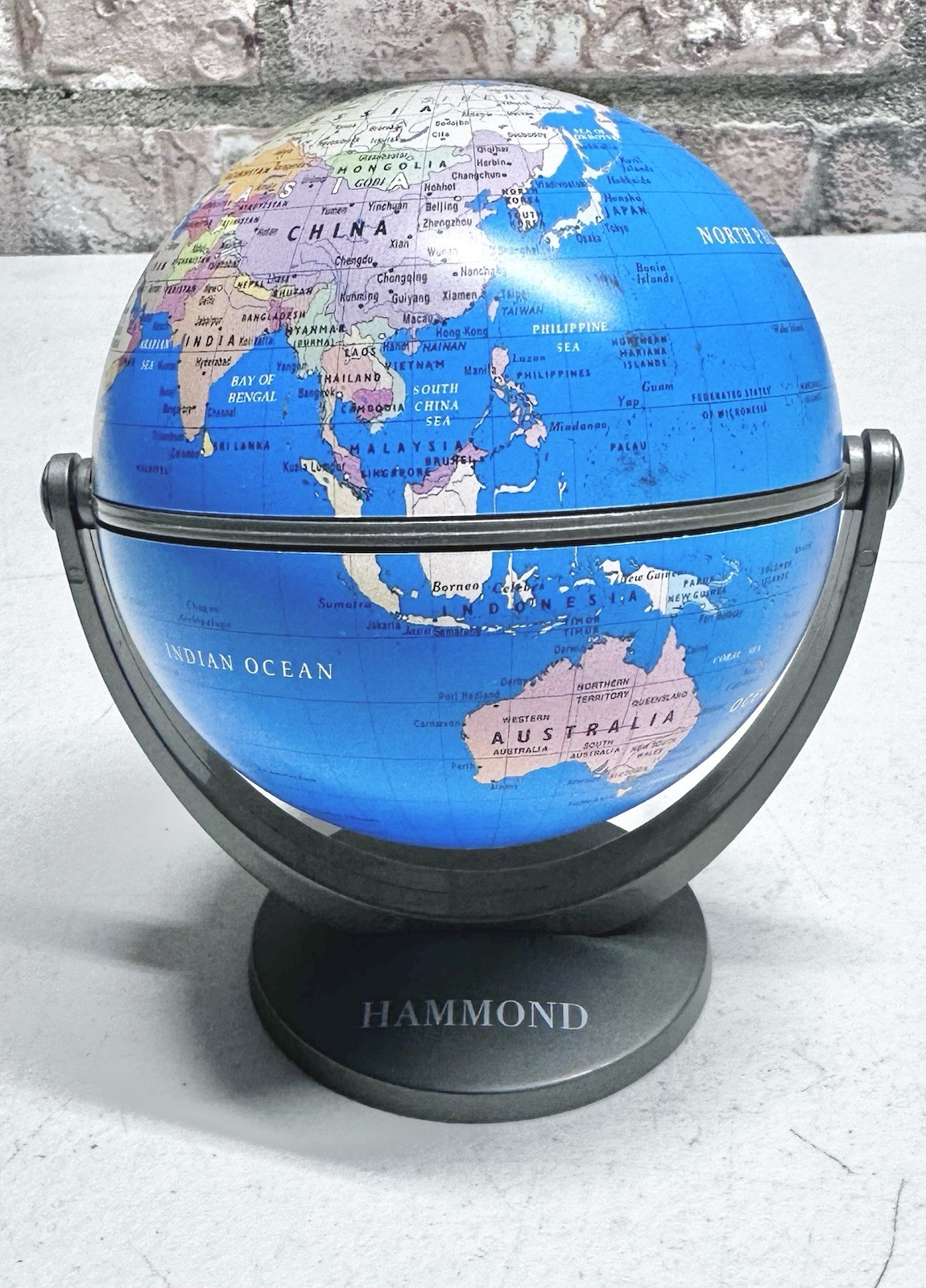 Hammond World Spinning Magnetic Globe Table Top 6"