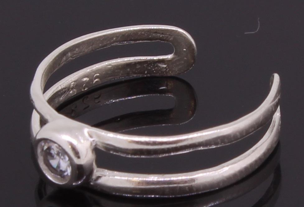 Silver Toe Ring With CZ Stone