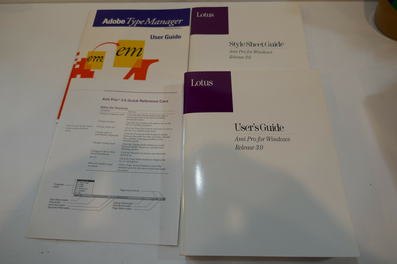 Lotus Ami Pro 3.0 Doc Pack IBM/Compatable Windows Books Only  No Media Included.