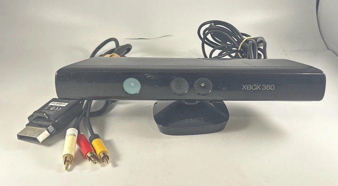 Microsoft Xbox 360 S Bundle 1439 4GB Console Controllers Kinect Assassin’s Creed