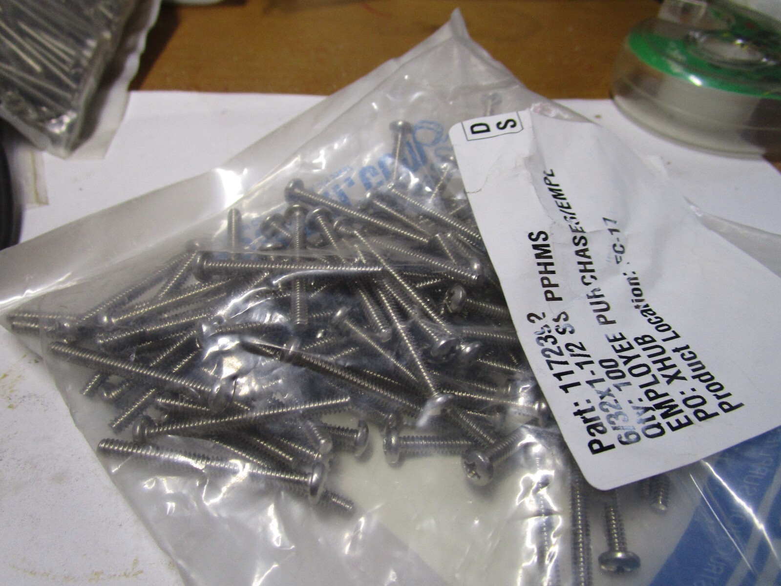 #6-32 x 1-1/2" Phillips Pan Head 18-8 Stainless Steel Machine Screw QTY 100