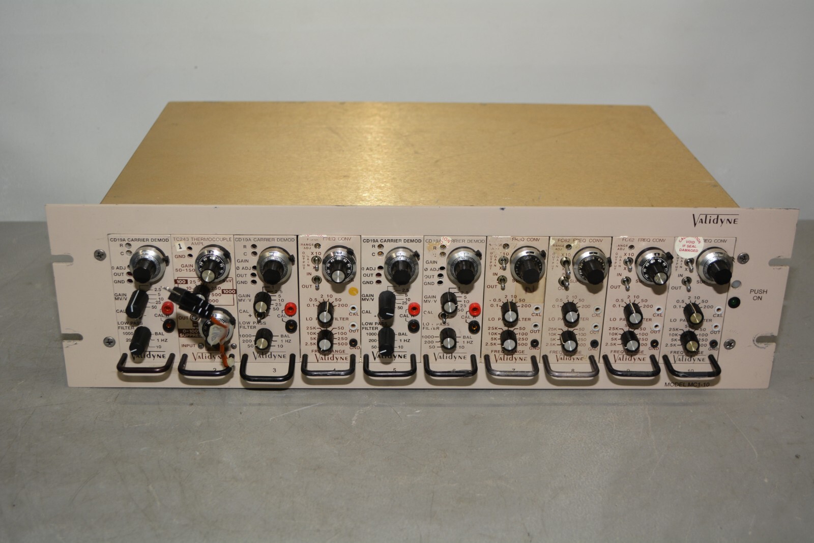 ^ Validyne MC1-10-W-1-A Chassis W/ Modules #X4251