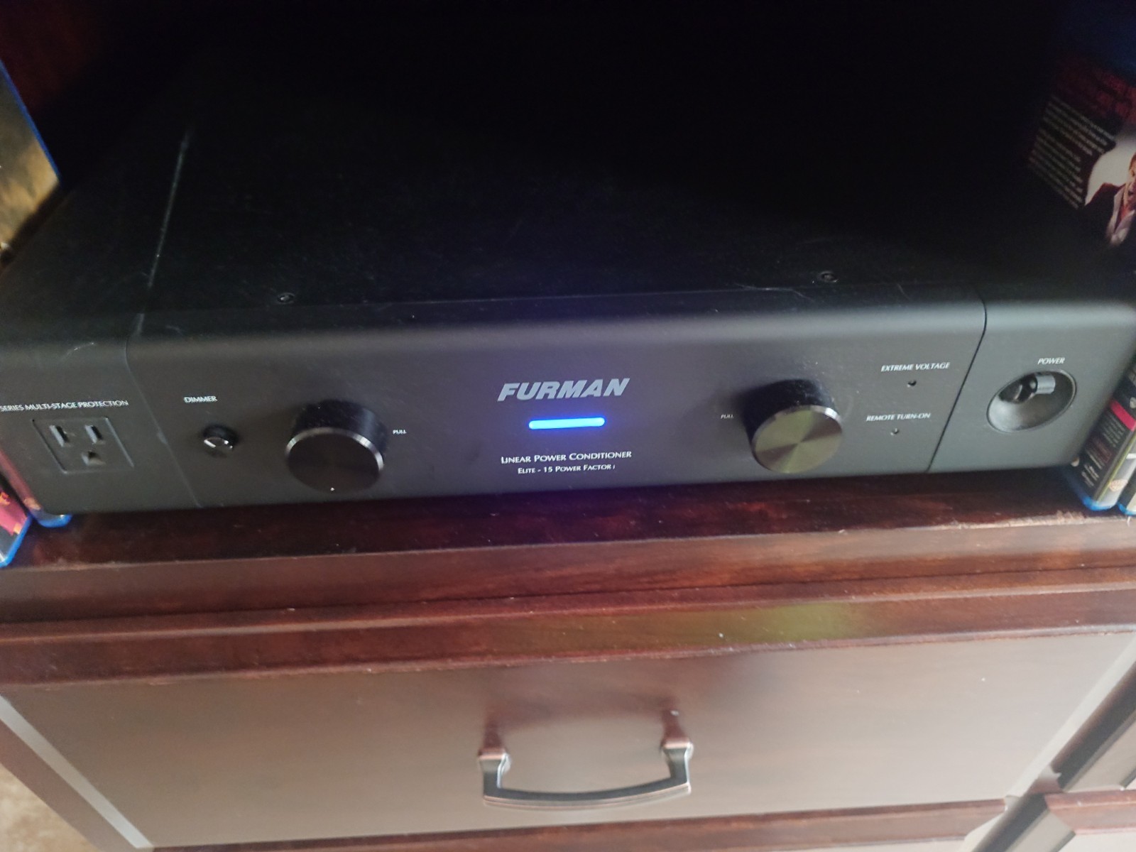 Furman Elite-15 PF i 13-Outlet Ultra Linear AC Power Source