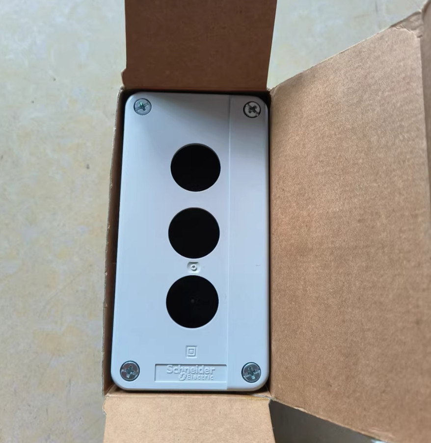 1PC NEW Schneider Button switch box XALB03C XAL-B03C #YY