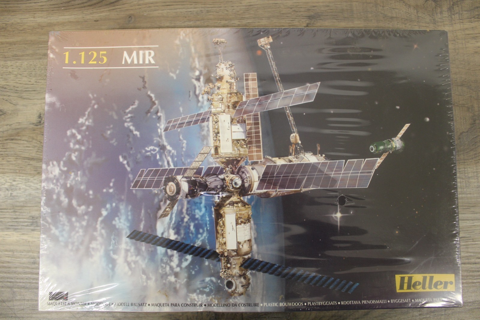 Heller MIR Russian Space Station 80442 1/125 FS