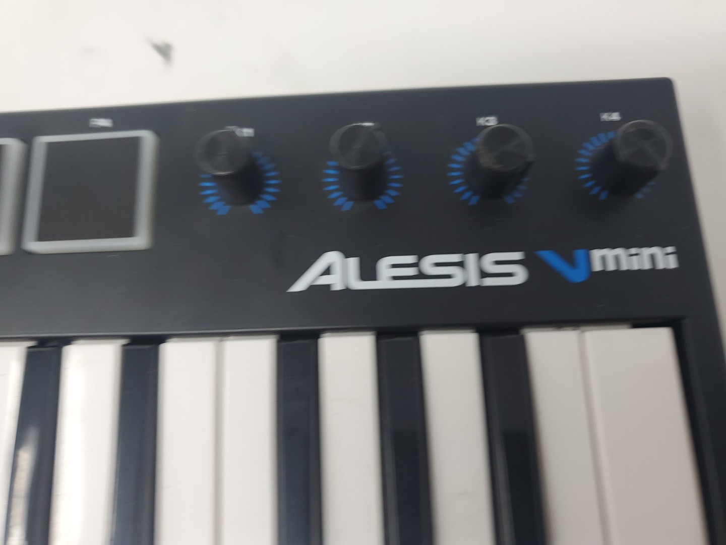 Alesis V Mini Portable 25-Key MIDI Controller Keyboard New In Box