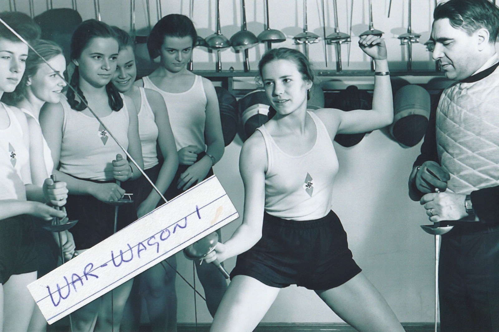 WW II German  Photo ==        Deutscher Mädel League  Bdm Girls...