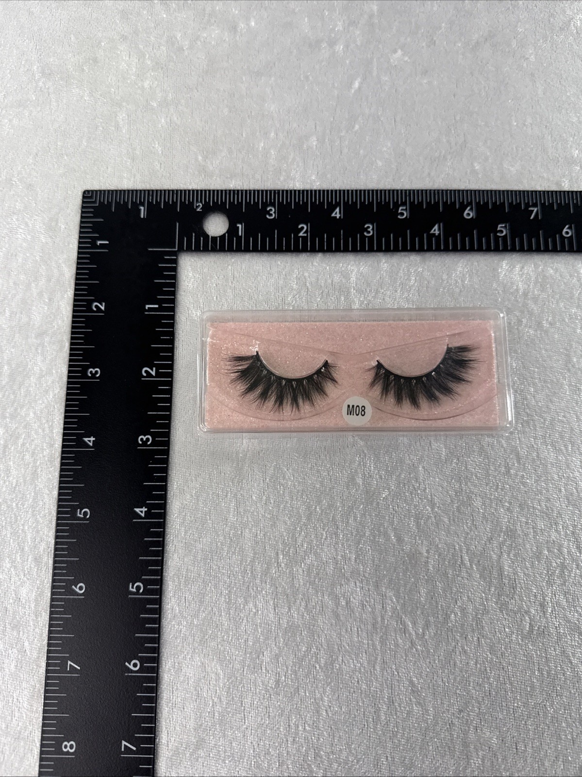 false eyelashes #M08