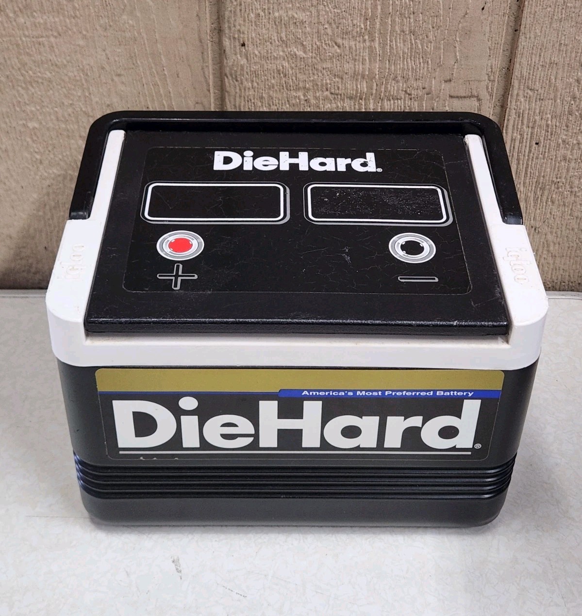 Igloo Die Hard Battery 6pk Cooler ~ GOOD USED CONDITION