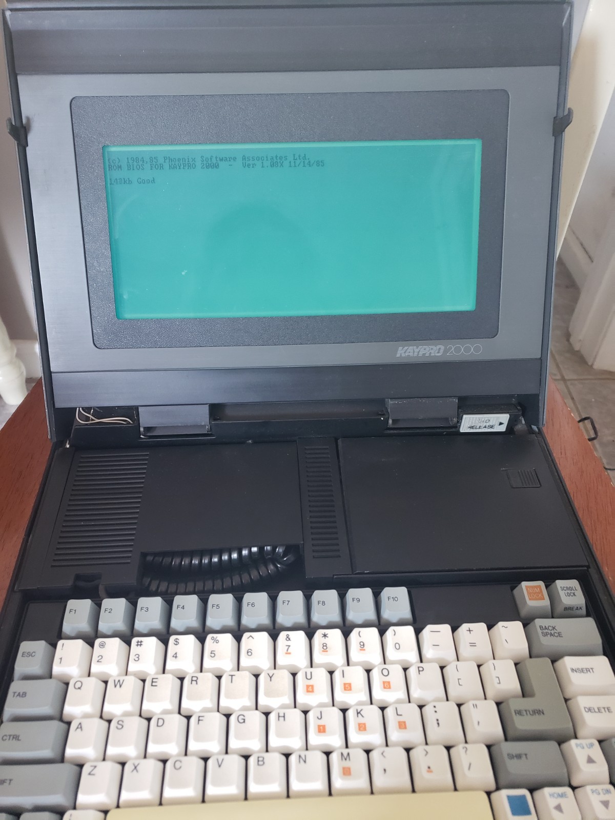 Very Rare 80s Kaypro 2000 Laptop w/ Blue BACKLIT Screen w/ Procomm & Manuals!