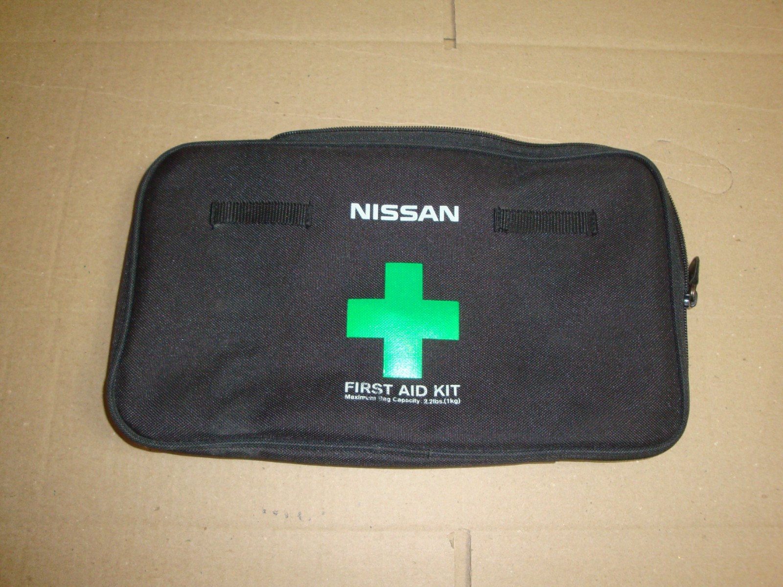 NISSAN PATHFINDER FIRST AID KIT BAG OEM NICE 05 06 07 08 09 10 11 12 13
