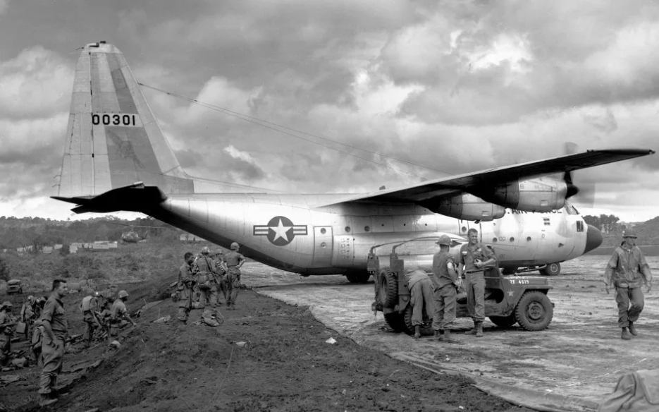 B&W Photo  US Air Force C-130 Hercules Transport 1st Cavalry Vietnam War /5214