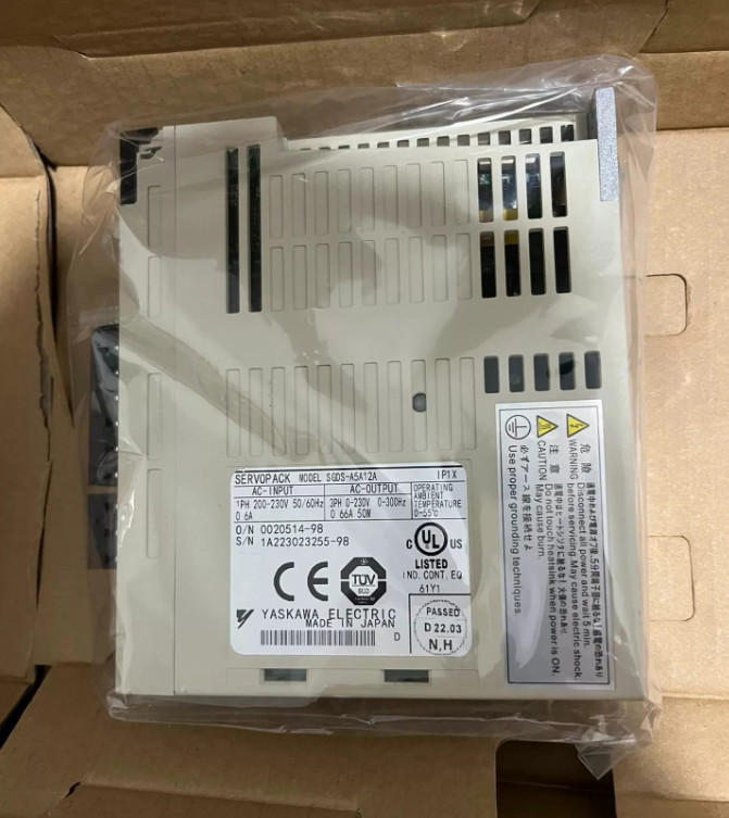 New In Box Yaskawa SGDS-A5A12A AC Servo Driver