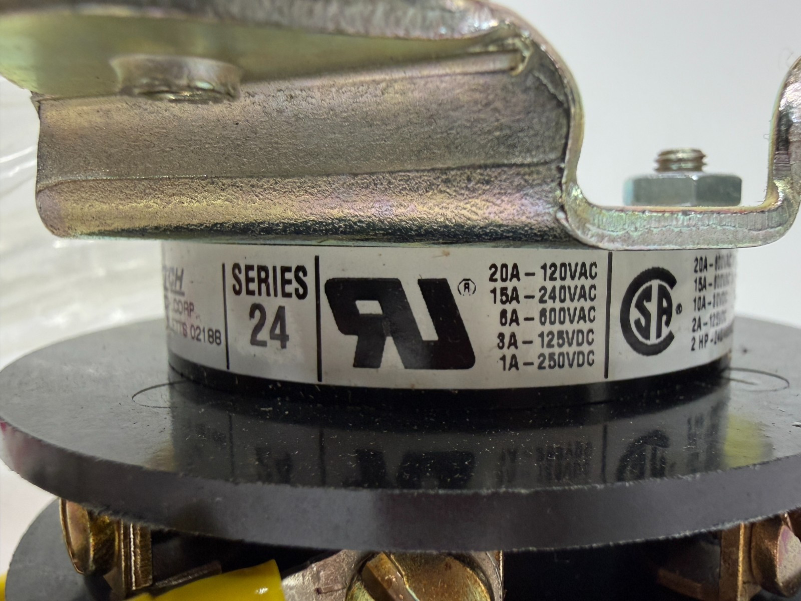 Electroswitch 2404C Rotary Voltmeter Selector Switch 4 Position 600VAC
