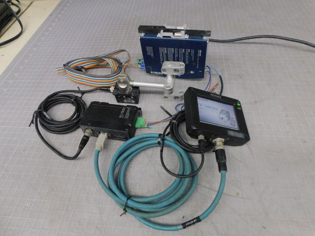 KEYENCE IV-G300CA VISION COLOR SENSOR + MONITOR + AMPLIFIER + POWER SUUPLY M6270