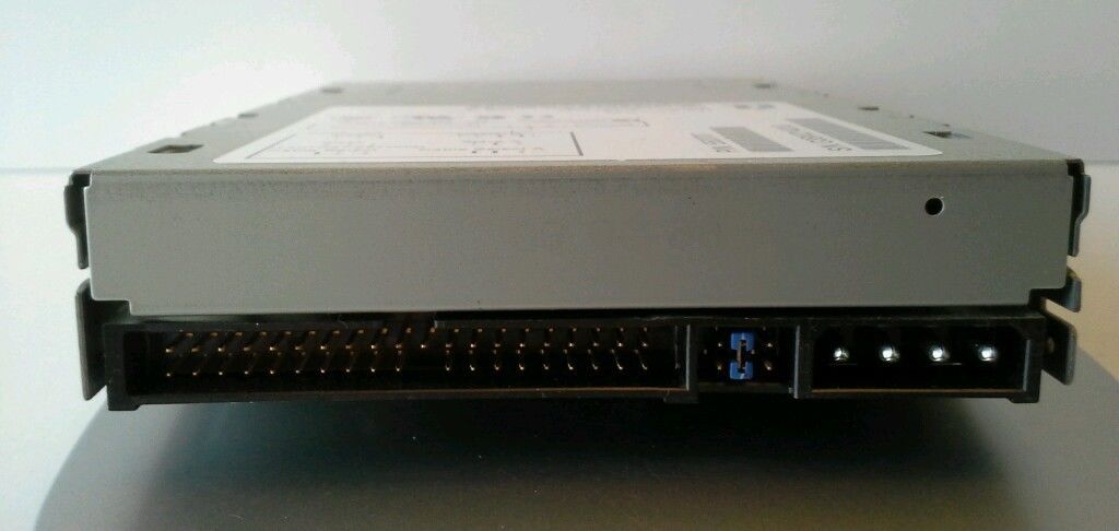 ONE - Iomega Zip100 Internal Desktop Z100ATAPI Zip Drive - Beige ATAPI IDE Z100