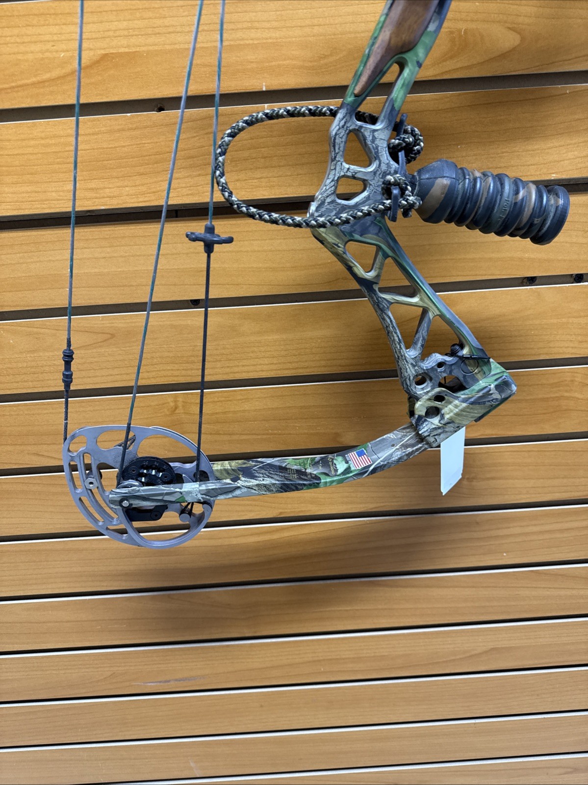 Item 3553 - Redhead Archery Compound Bow - Toxik - RH - 3 Pin Sight