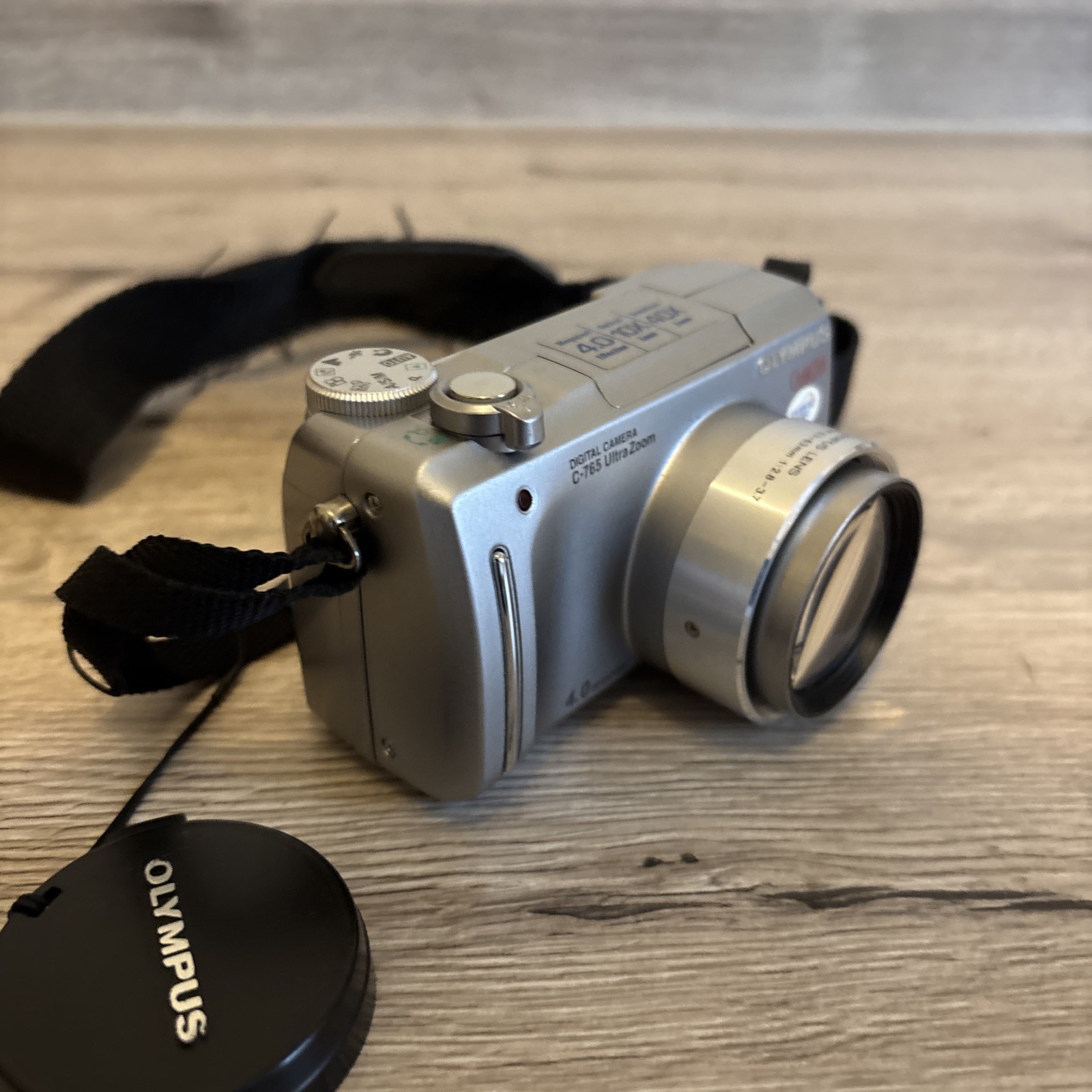 Olympus Digital Camera C-765 Ultra Zoom 4.0MP Silver Tested & Working