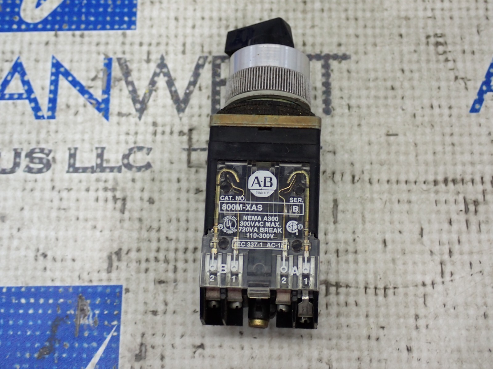 Allen Bradley 800MR-HX2B 2 Position Maintain Selector Switch