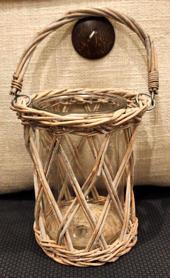 Cute! Wicker Basket & Handle W/Glass Vase for Flowers /Potpourri or? ~Home Decor