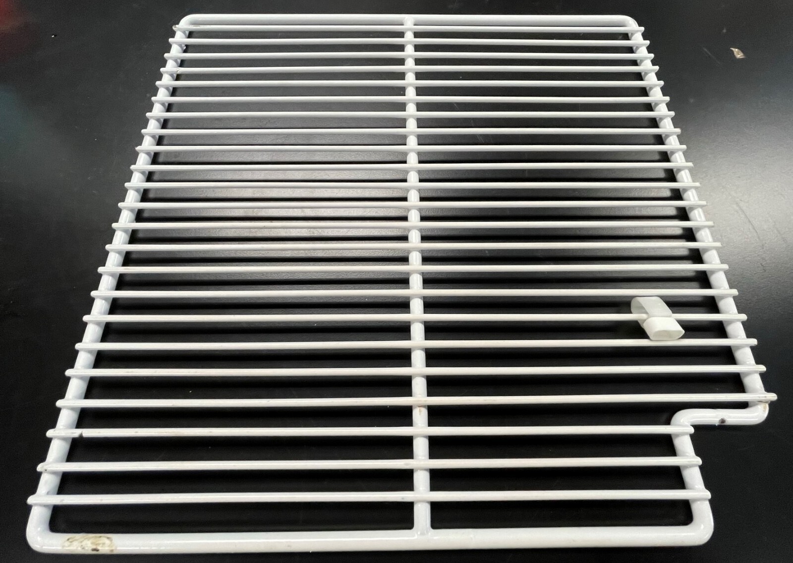 True Refridgeration 909426 White Coat Wire 16" X 15 9/16" Freezer Shelf 2" Notch