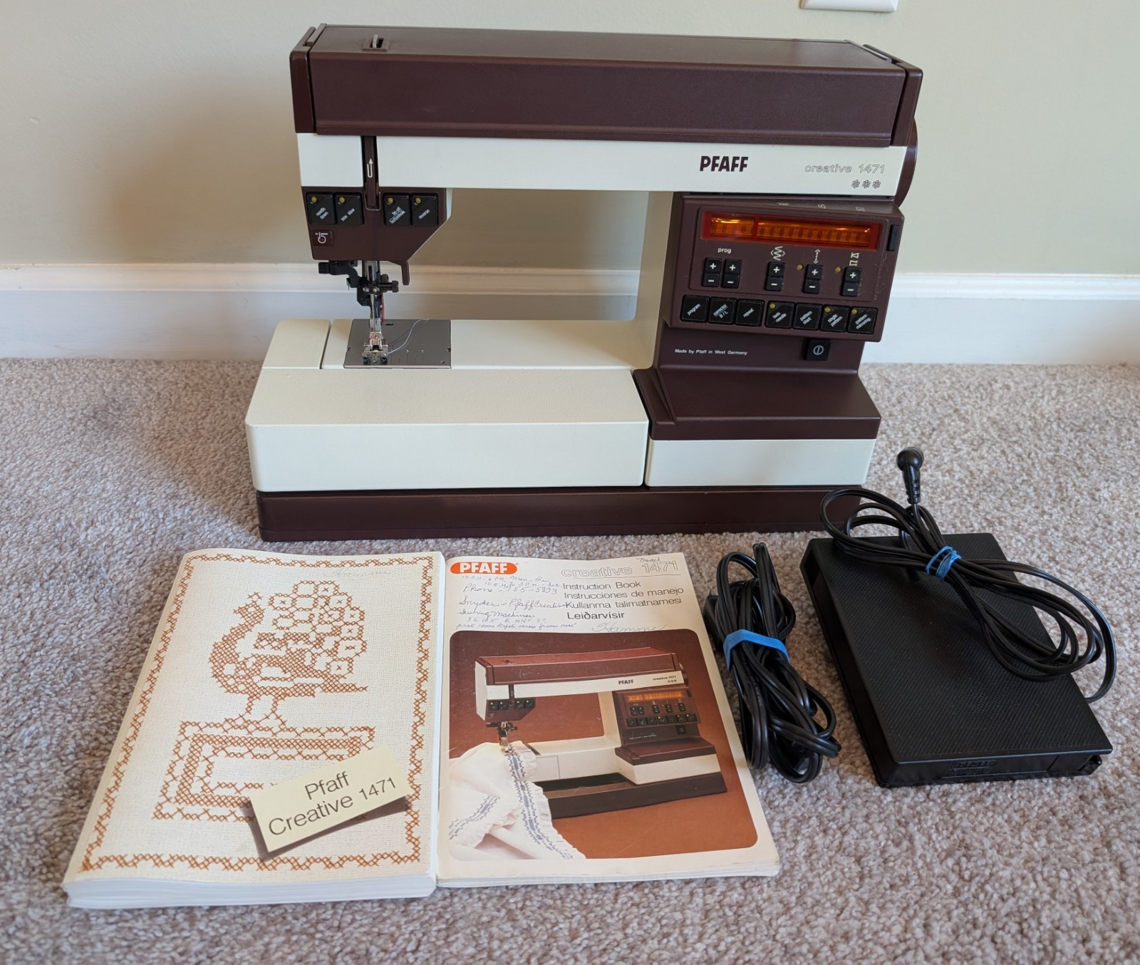 VINTAGE PFAFF CREATIVE 1471 SEWING MACHINE INCLUDES POWER CORD , FOOT PEDAL