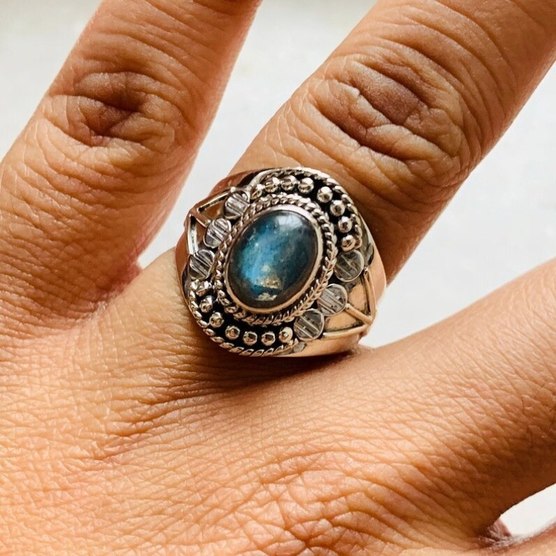 Sterling 925 Silver Oval Labradorite Gemstone Handmade 100% Genuine Ring