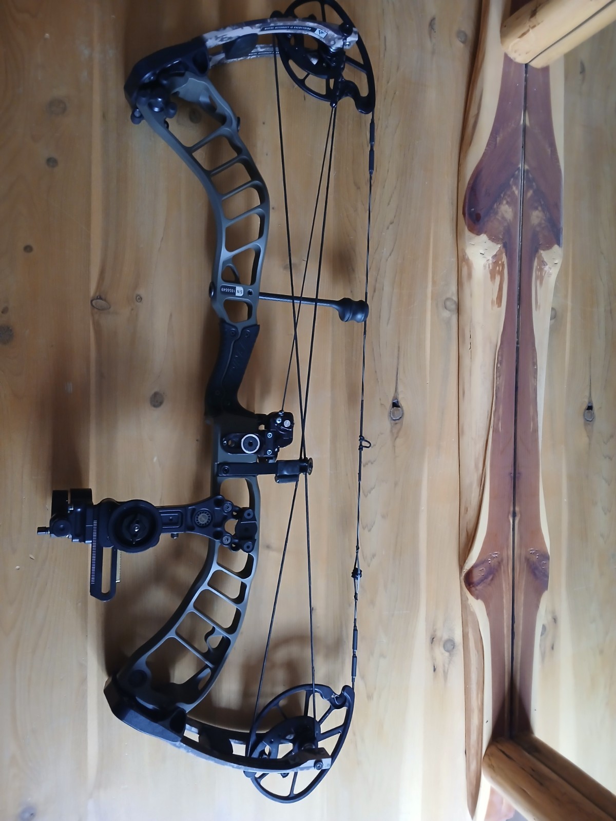 Prime Revex 2 camo limbs green riser, In excellent condition. Setup complete.